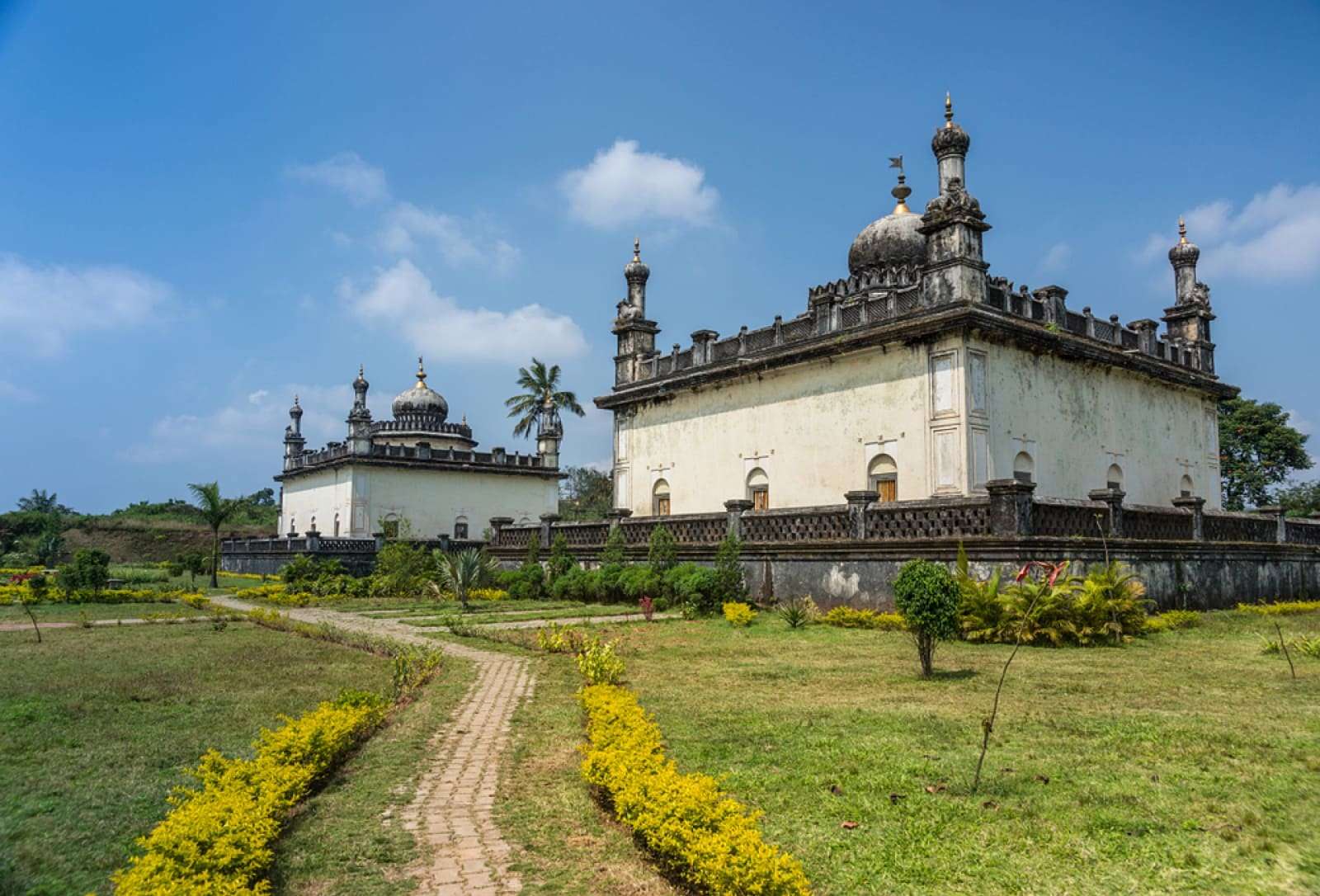 Linga Rajendra Tomb