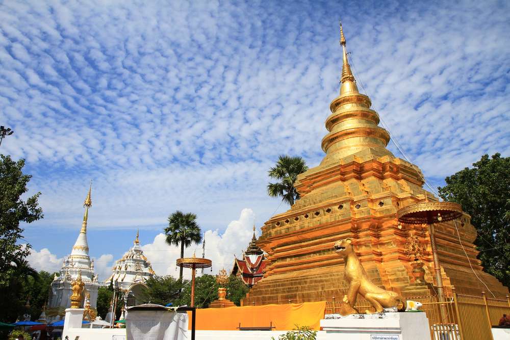 Visit Wat Phra That Doi Chom Thong