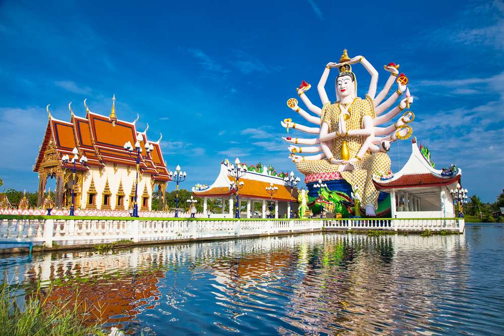 Seek Blessings at Wat Plai Laem