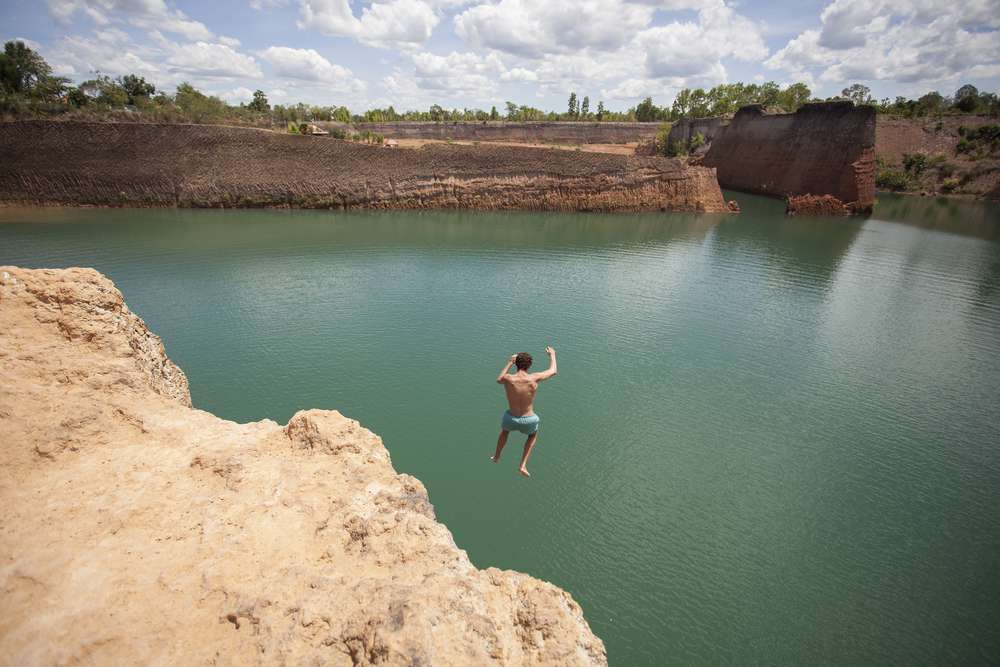 Adrenaline-Charged Cliff Jumping at The Grand Canyon