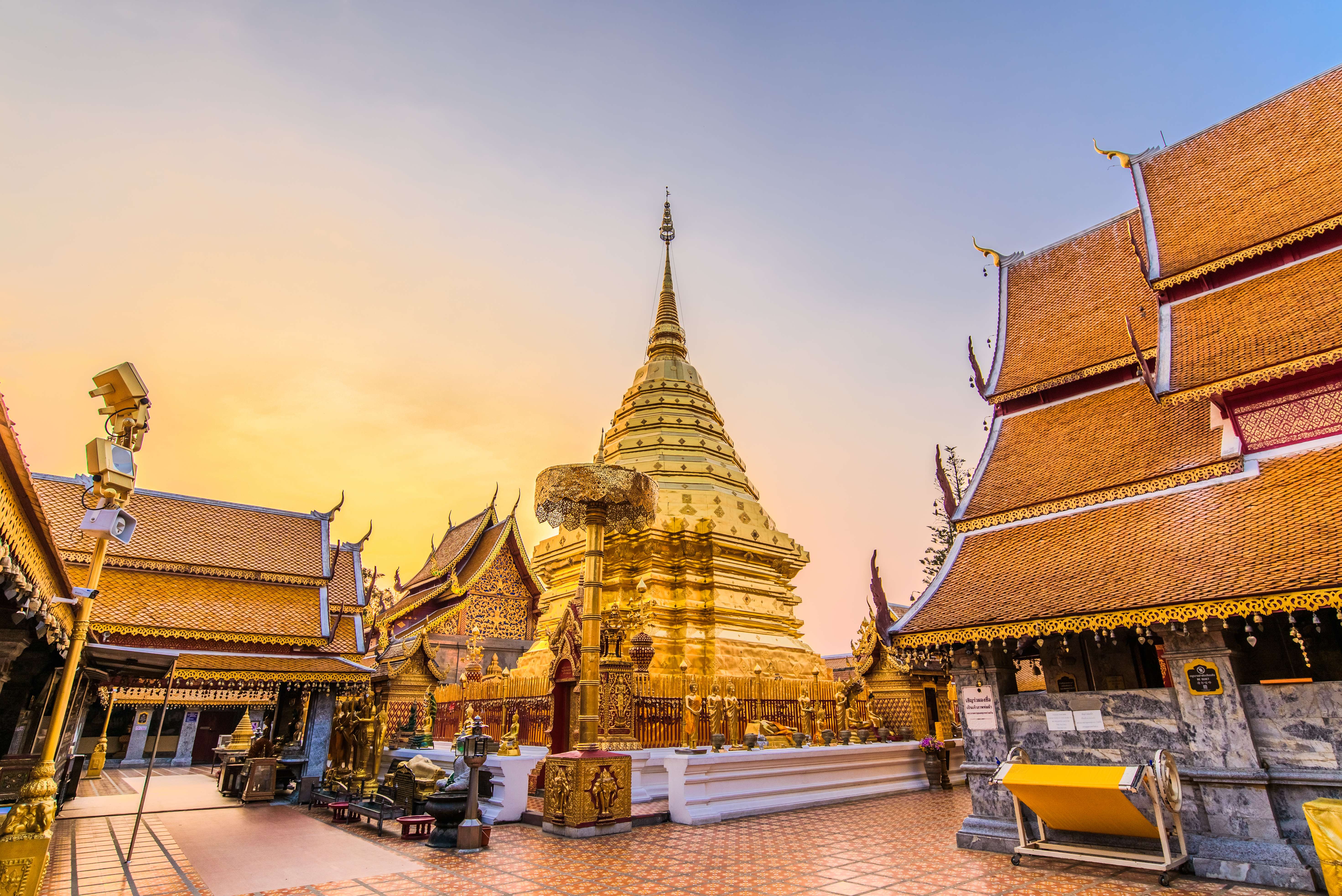 Visit the Divine and the Gorgeous Wat Phra That Doi Suthep