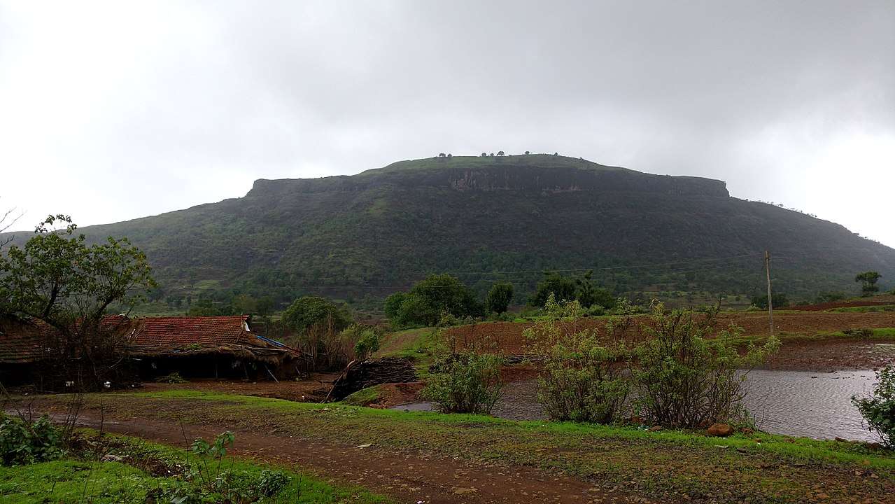 Tringalwadi Fort