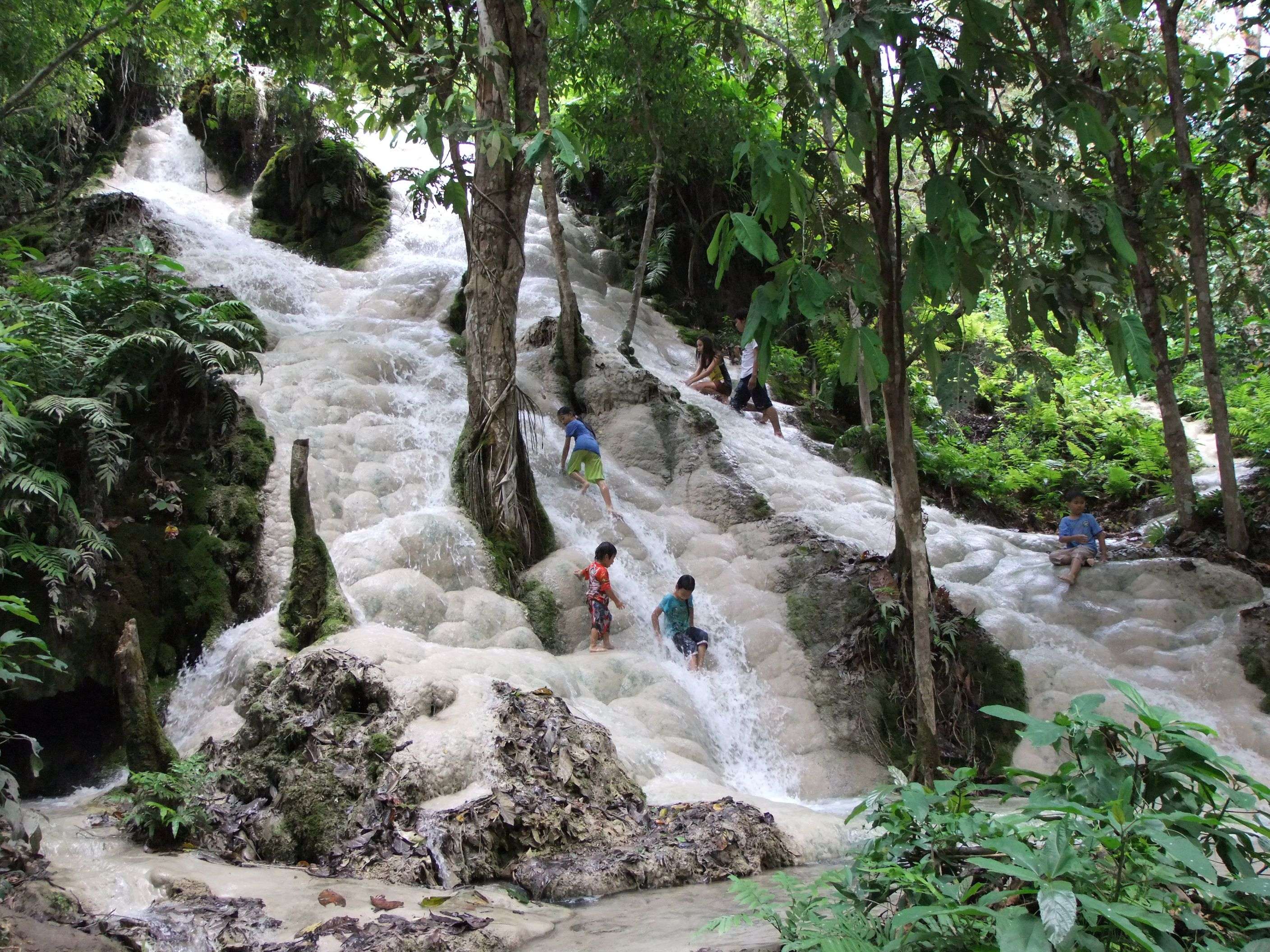 Get Mesmerized by the Beauty of Bau Thong Waterfalls