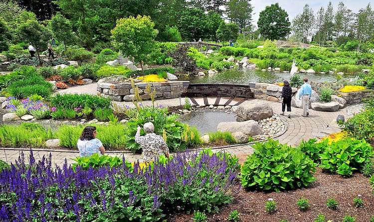 Stroll Around in the Garden of Five Senses