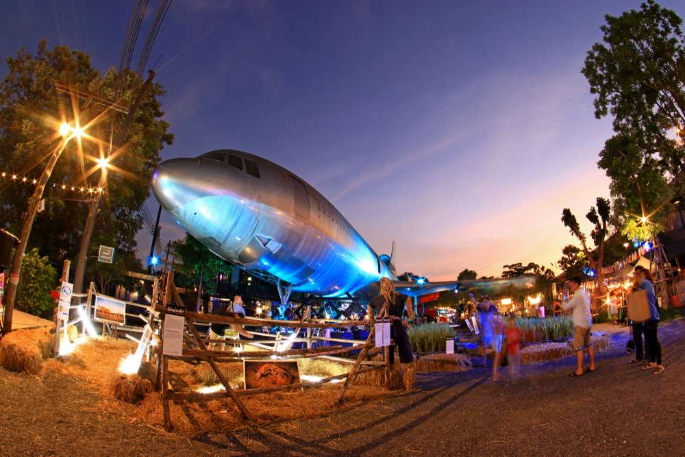 Eat at Chang Chui Plane Night Market