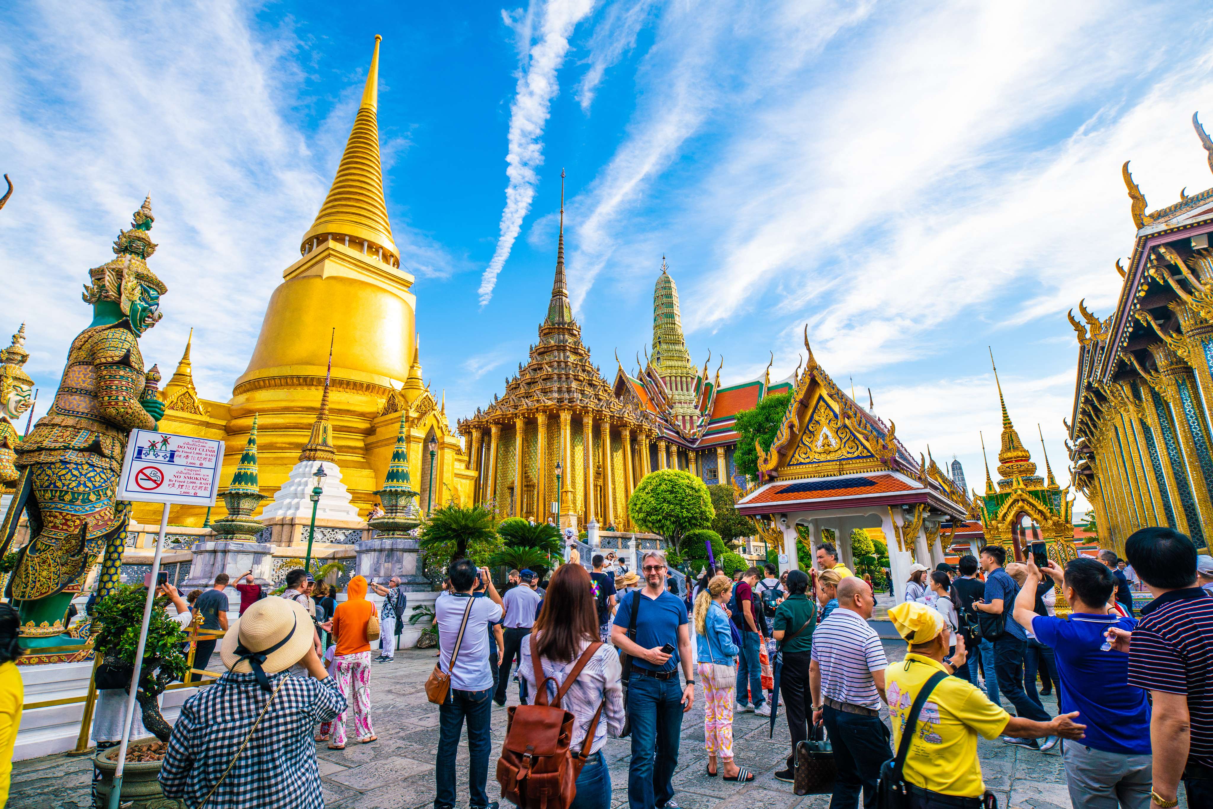 Explore the Temples of Wat Phra Kaew