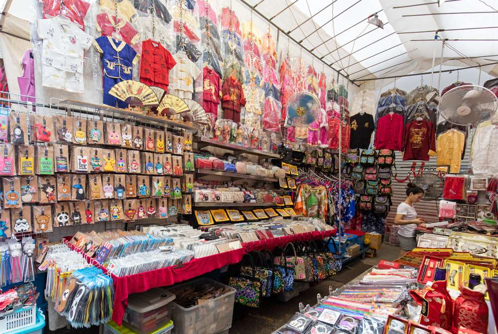  Ladies Market (Tung Choi Street)