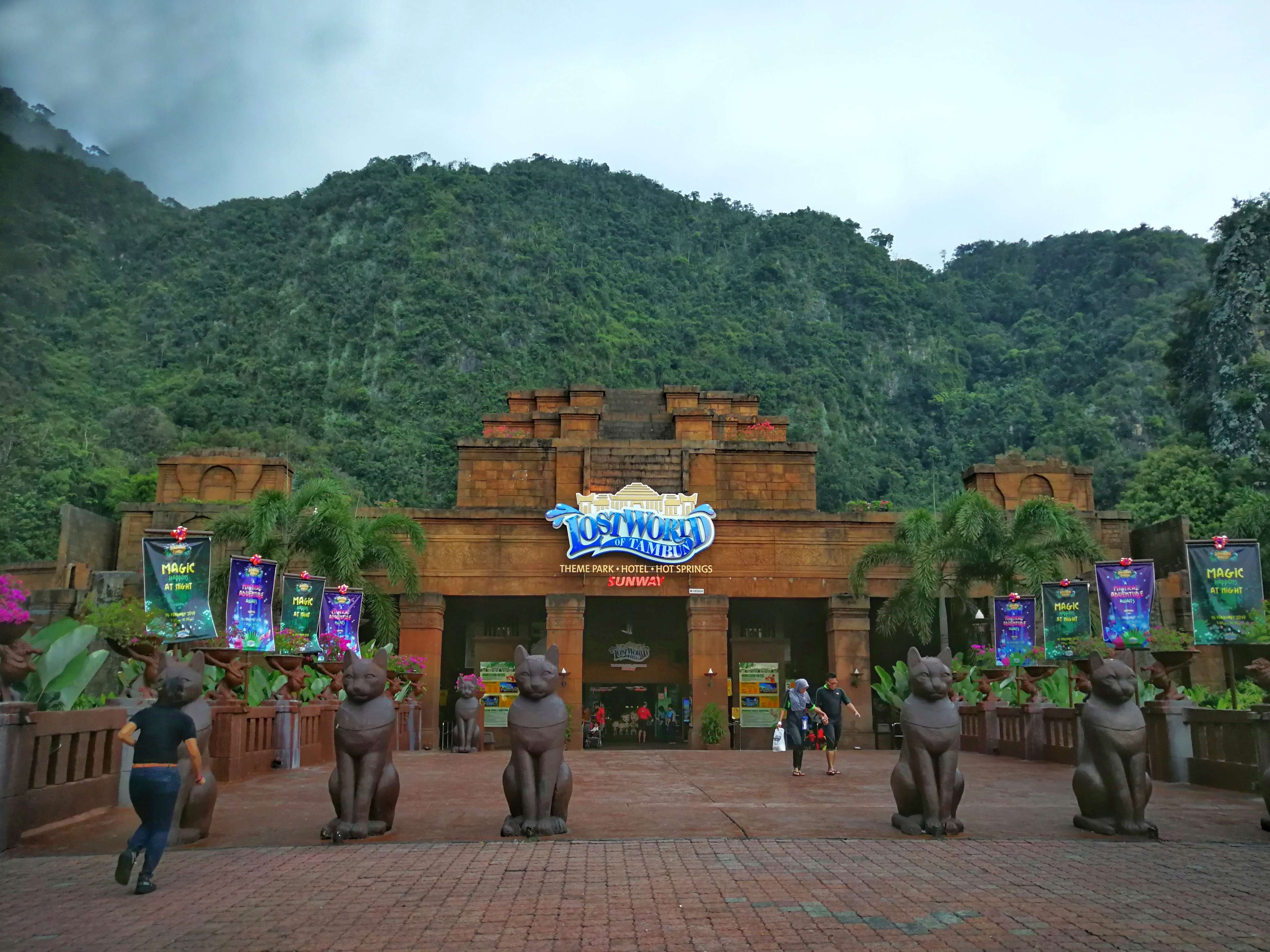 Lost World Hot Springs & Night Park