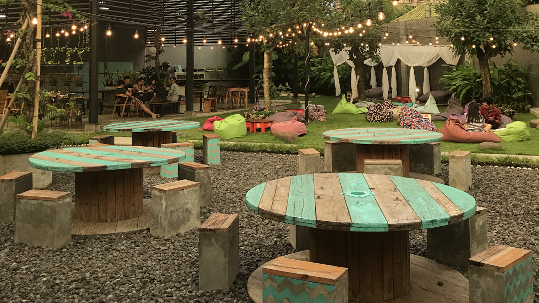  ZEUS CAFE' & Secret Garden