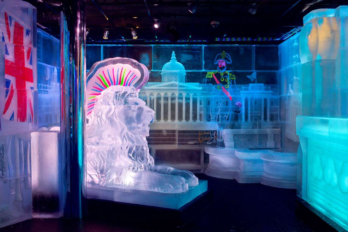 Enjoy Cocktails at -5 Ice Bar