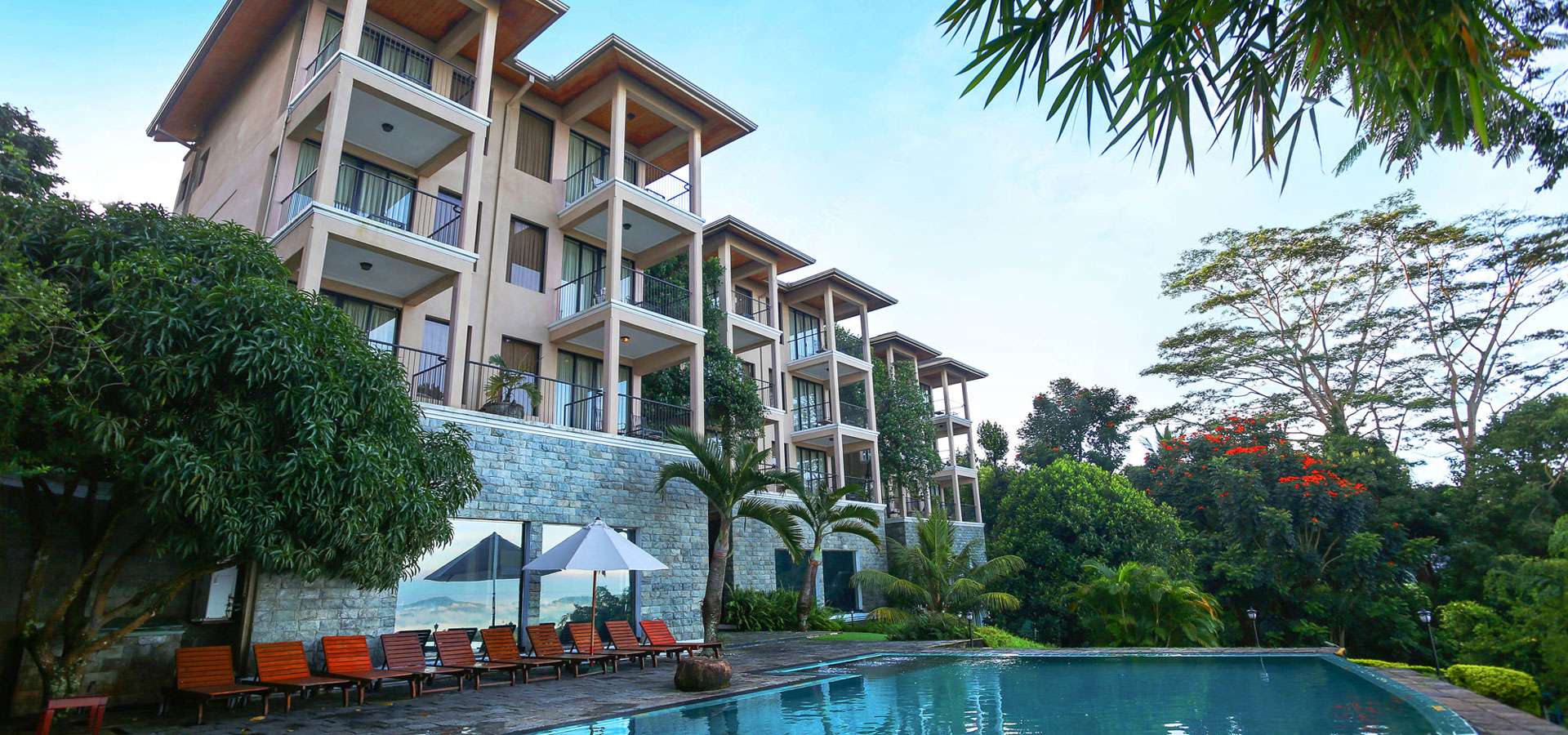  Randholee Resort & Spa 