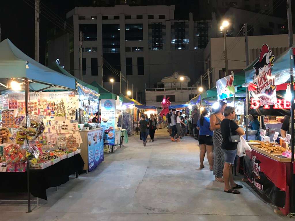 Bua Khao Market