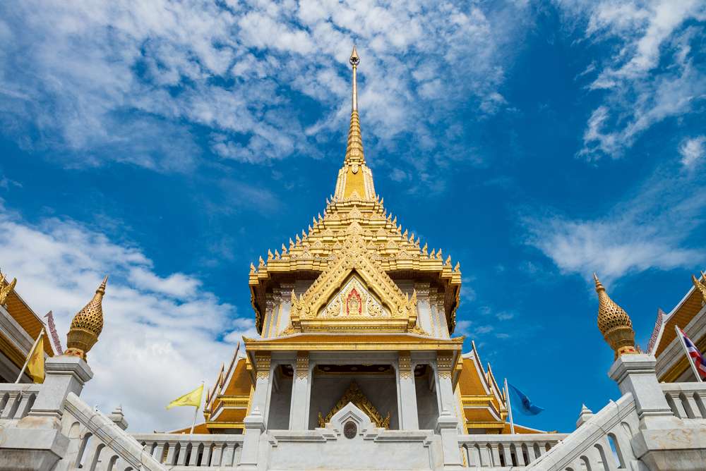 Take a Tour of The Golden Buddha Temple