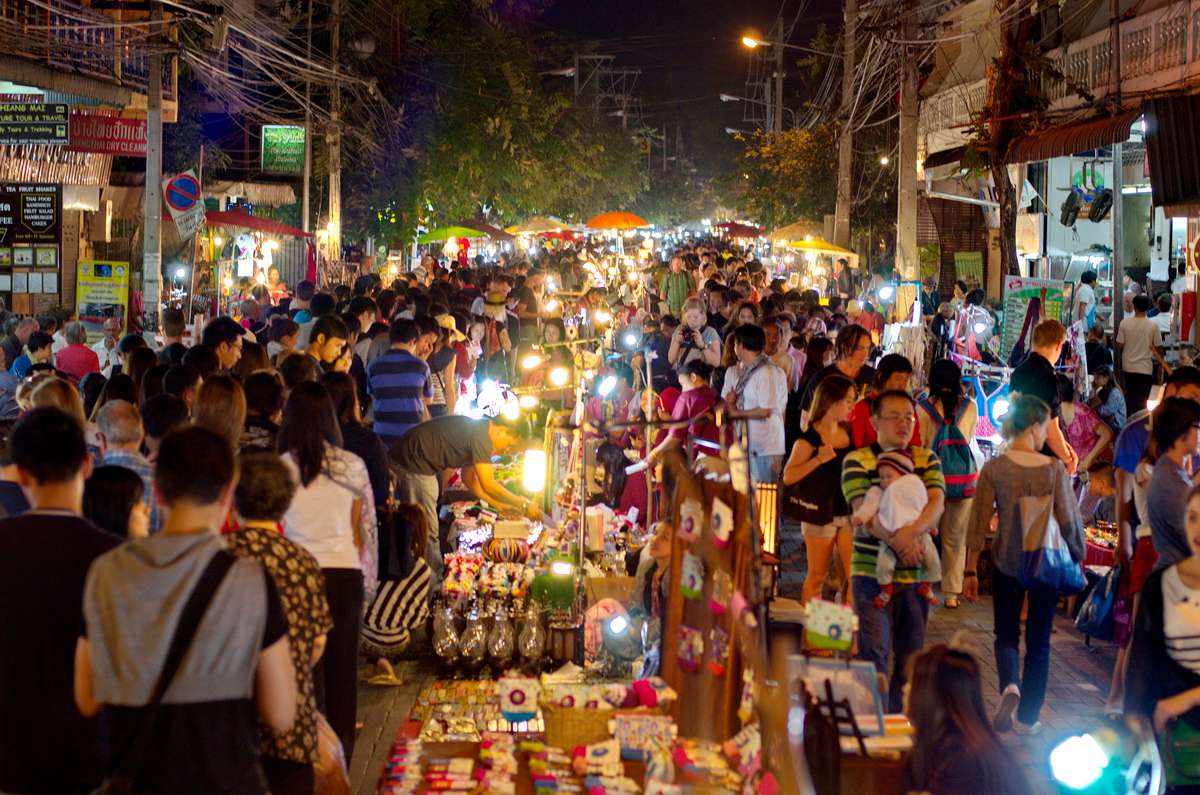 Mae Nam Night Market (Thursday)