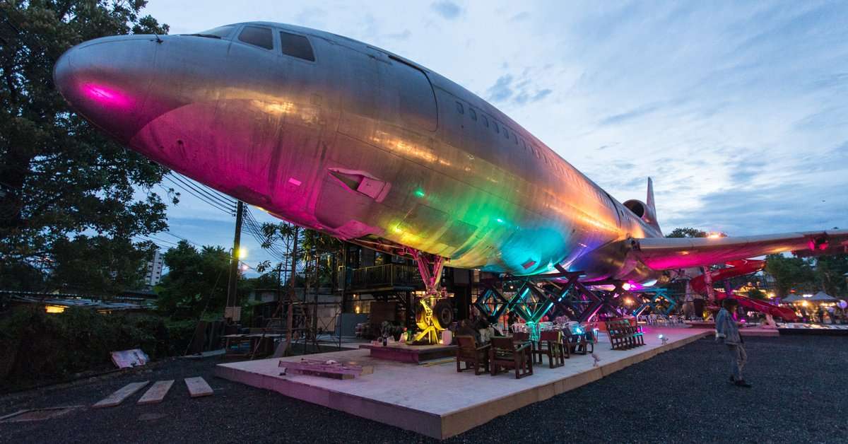 Chang Chui Bangkok Plane Market