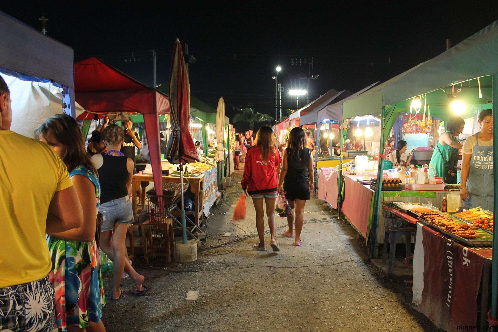 Enjoy Shopping at Pattaya Night Bazaar