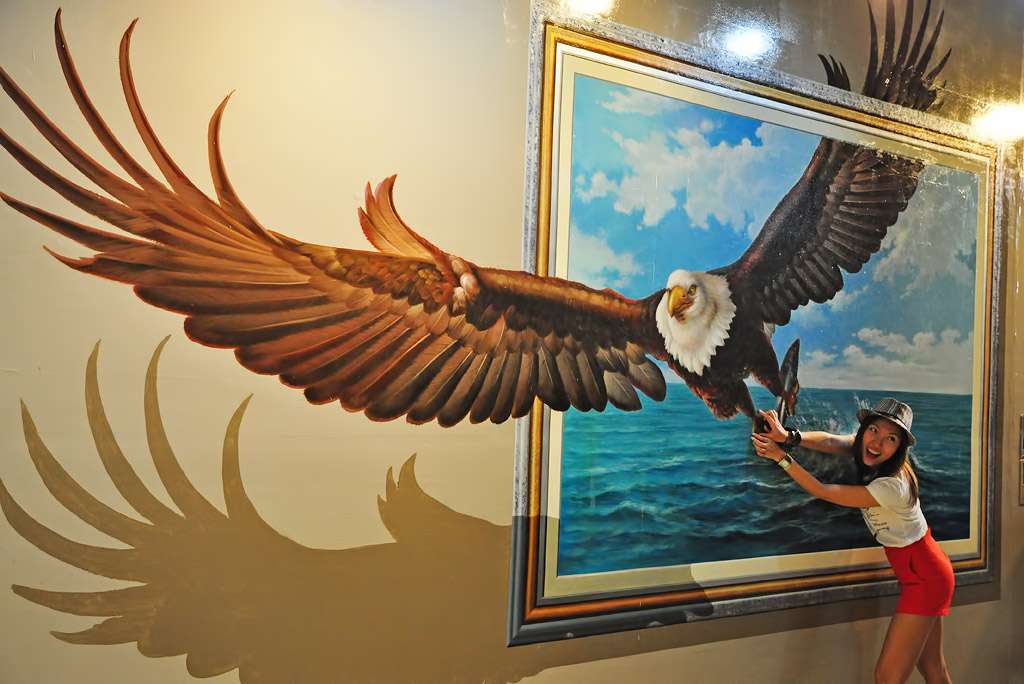 Visit Art in Paradise