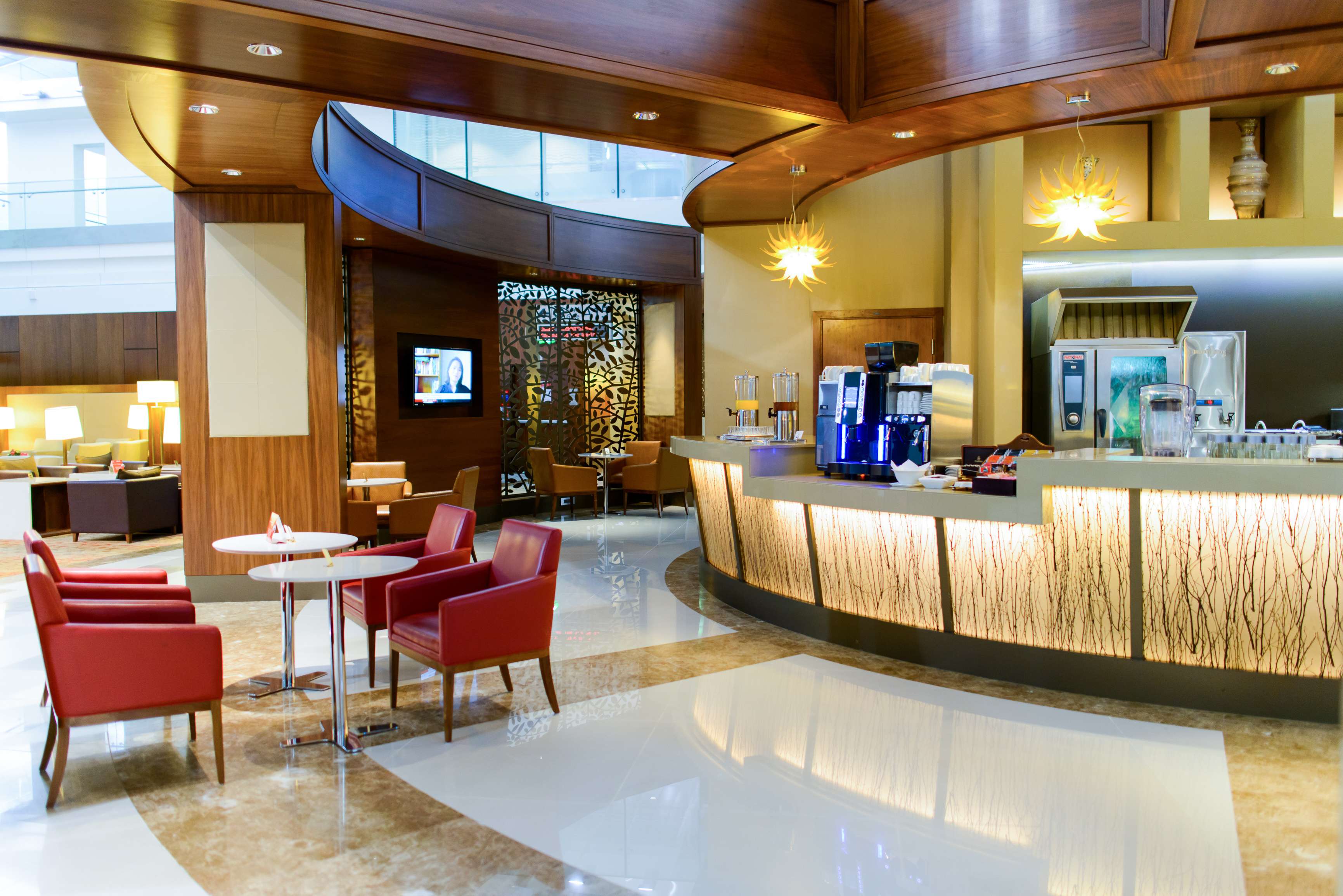 Enjoy Meals at Cafes of Airport