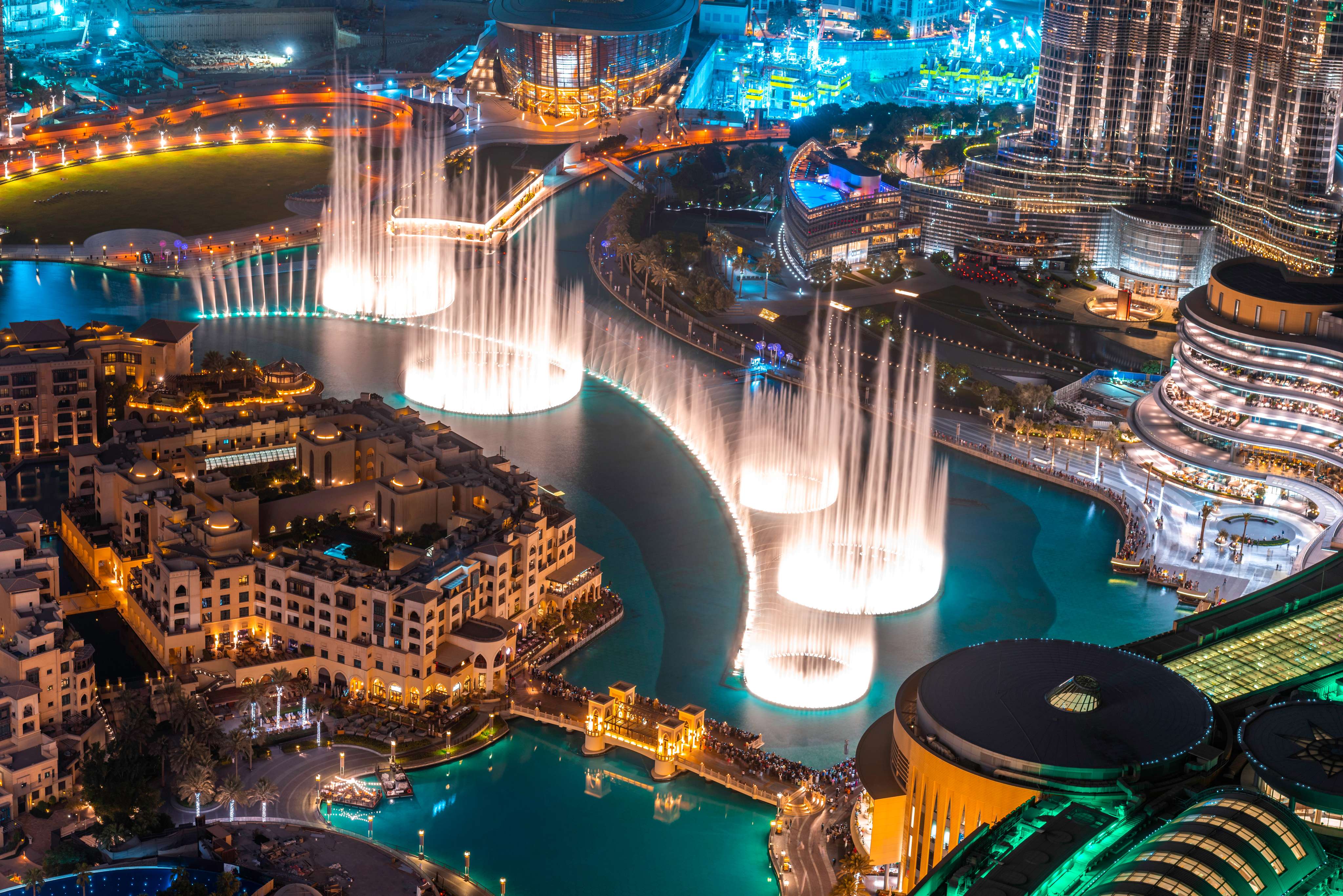 See the Beautiful Dubai Fountains