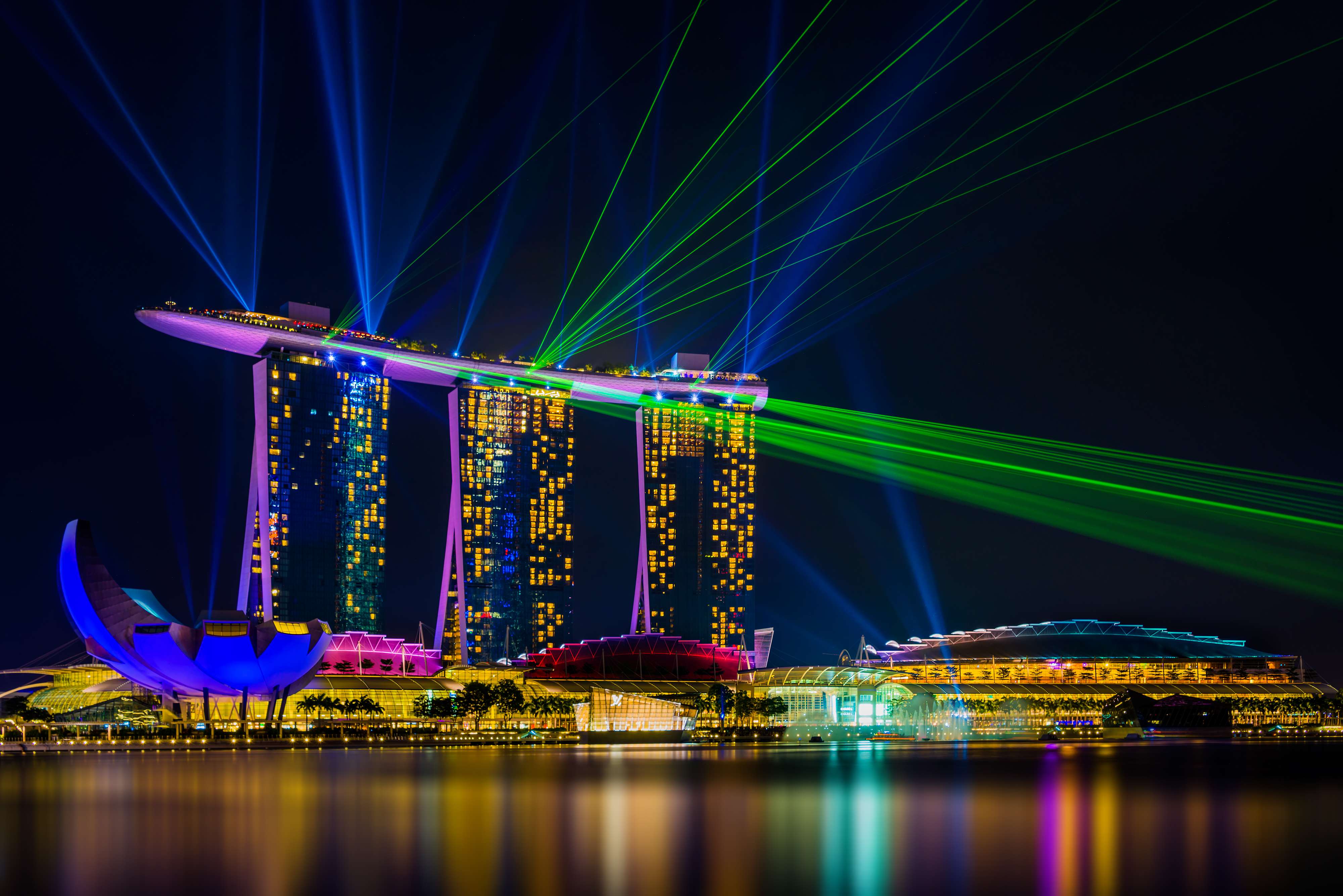 Enjoy the Spectra Light Show at Marina Bay Sands