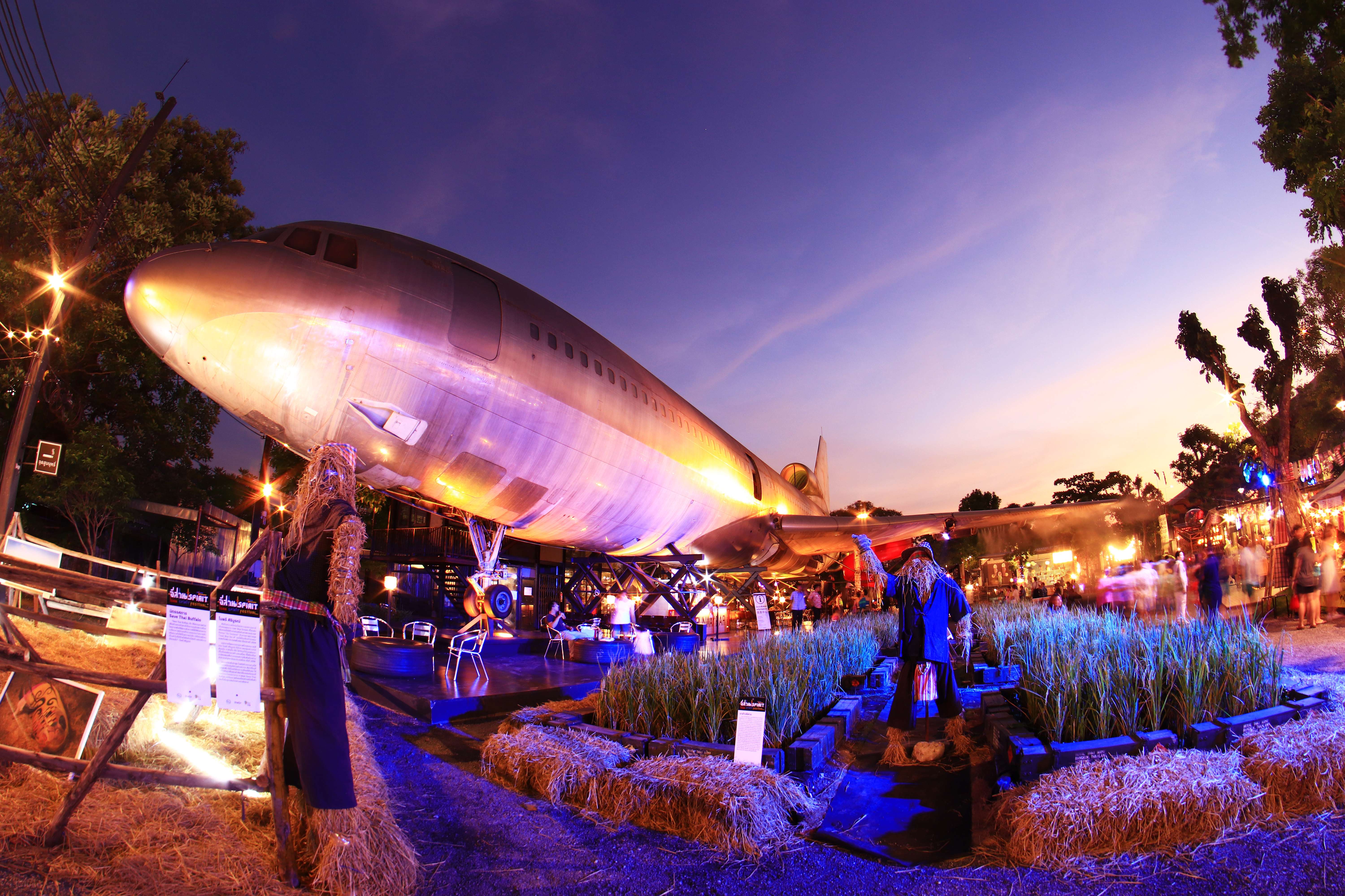 Enjoy a Shopping Spree at Chang Chui Plane Night Market