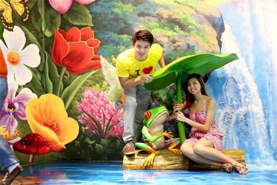 Click Pictures at Trick Eye Museum