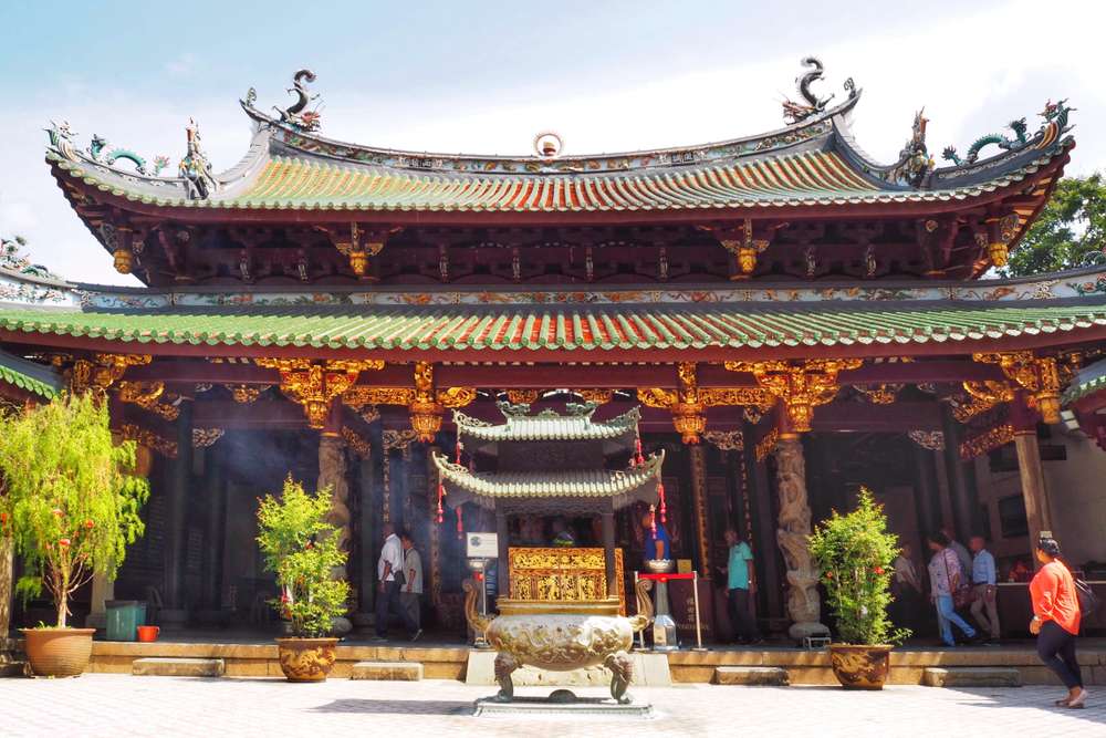 Visit Thien Hock Keng Temple