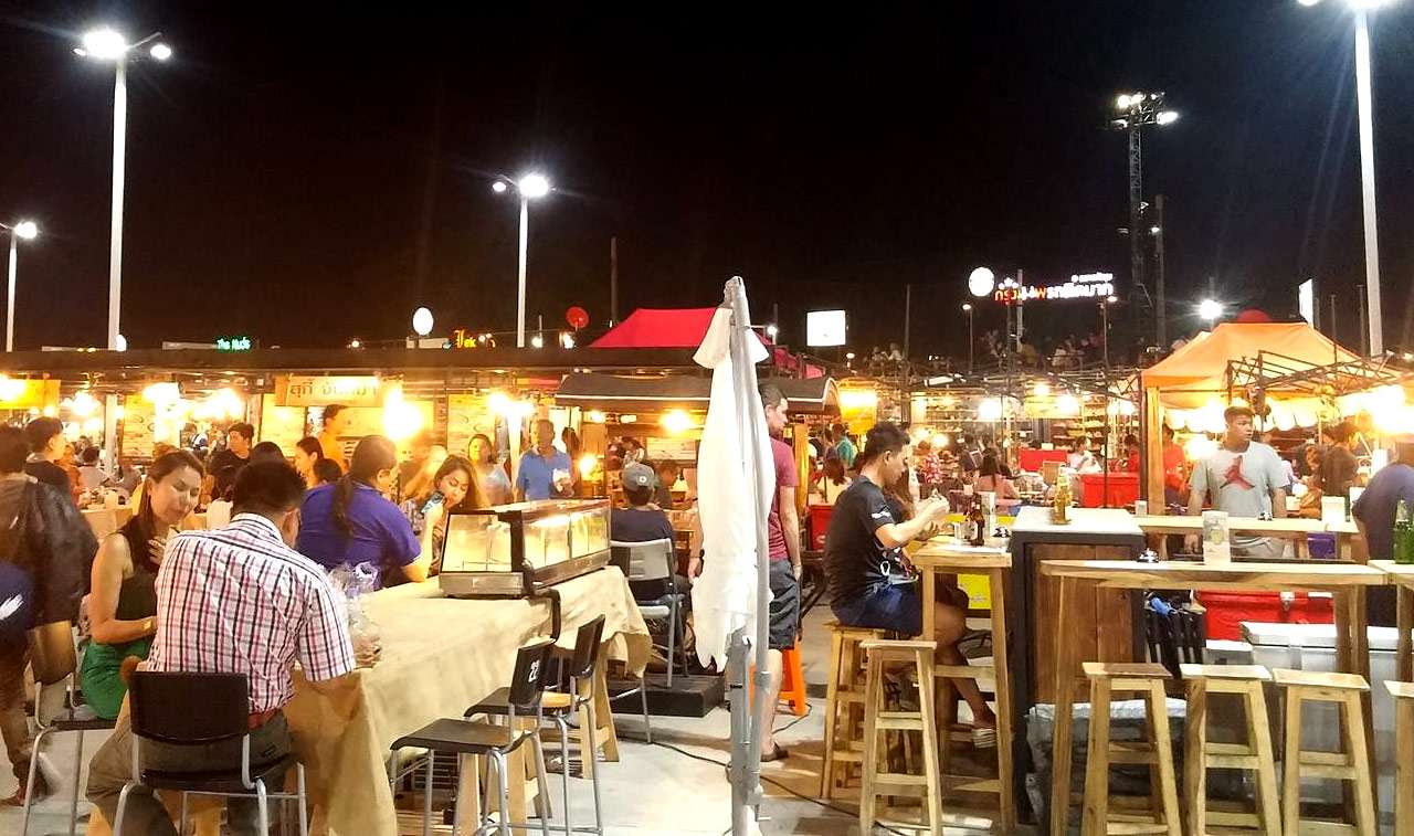 Hua Mum Night Market