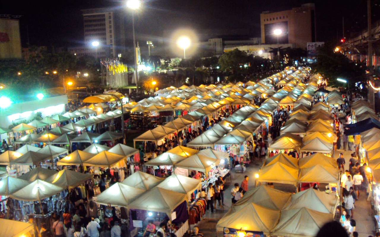Liab Duan Night Market