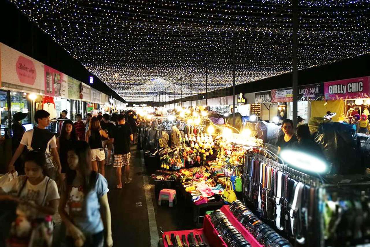 Liab Duan Night Market
