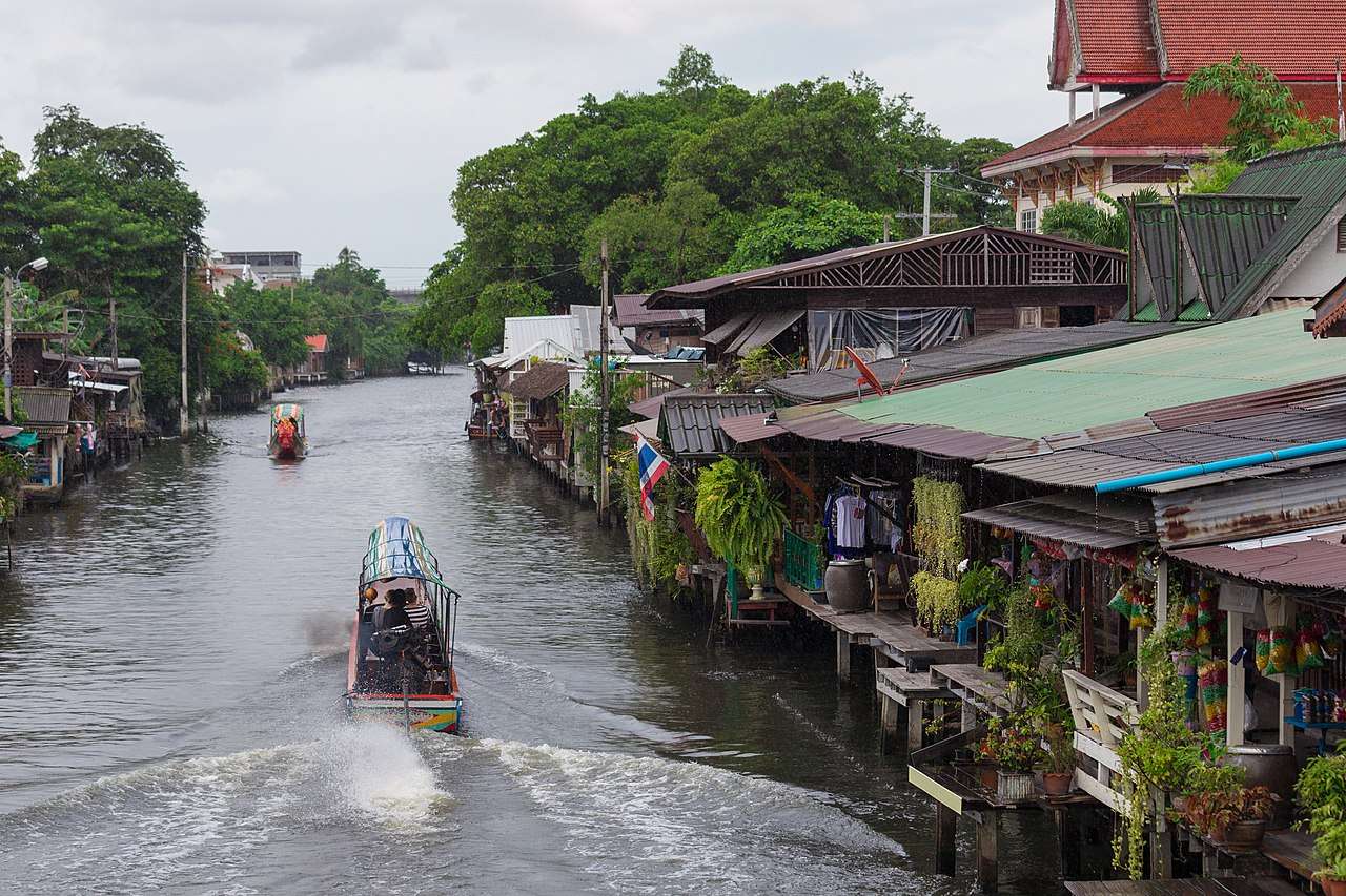 Khlong Bang Luang Floating Market