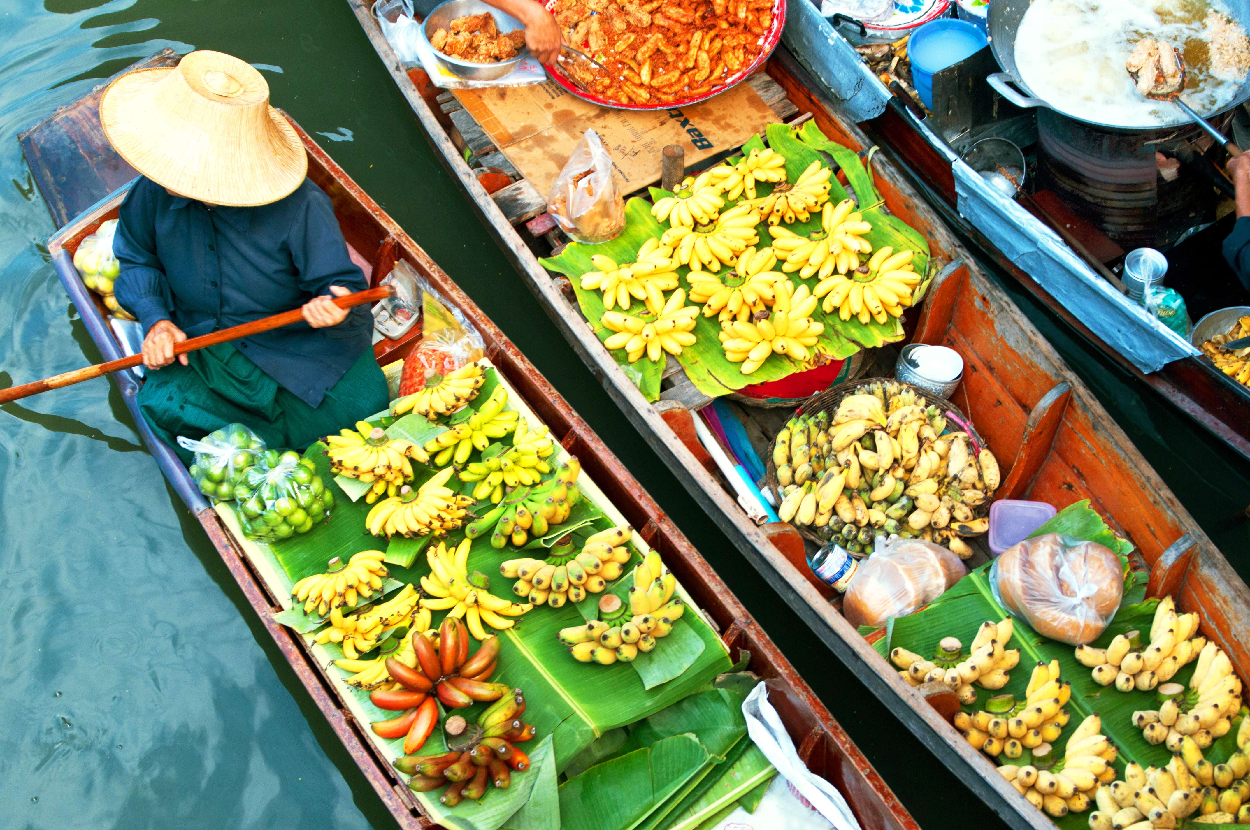 Wat Sai Floating Market
