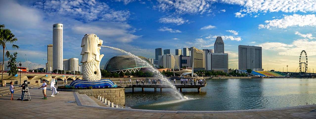 Watch Light Show at Sentosa Merlion Tower