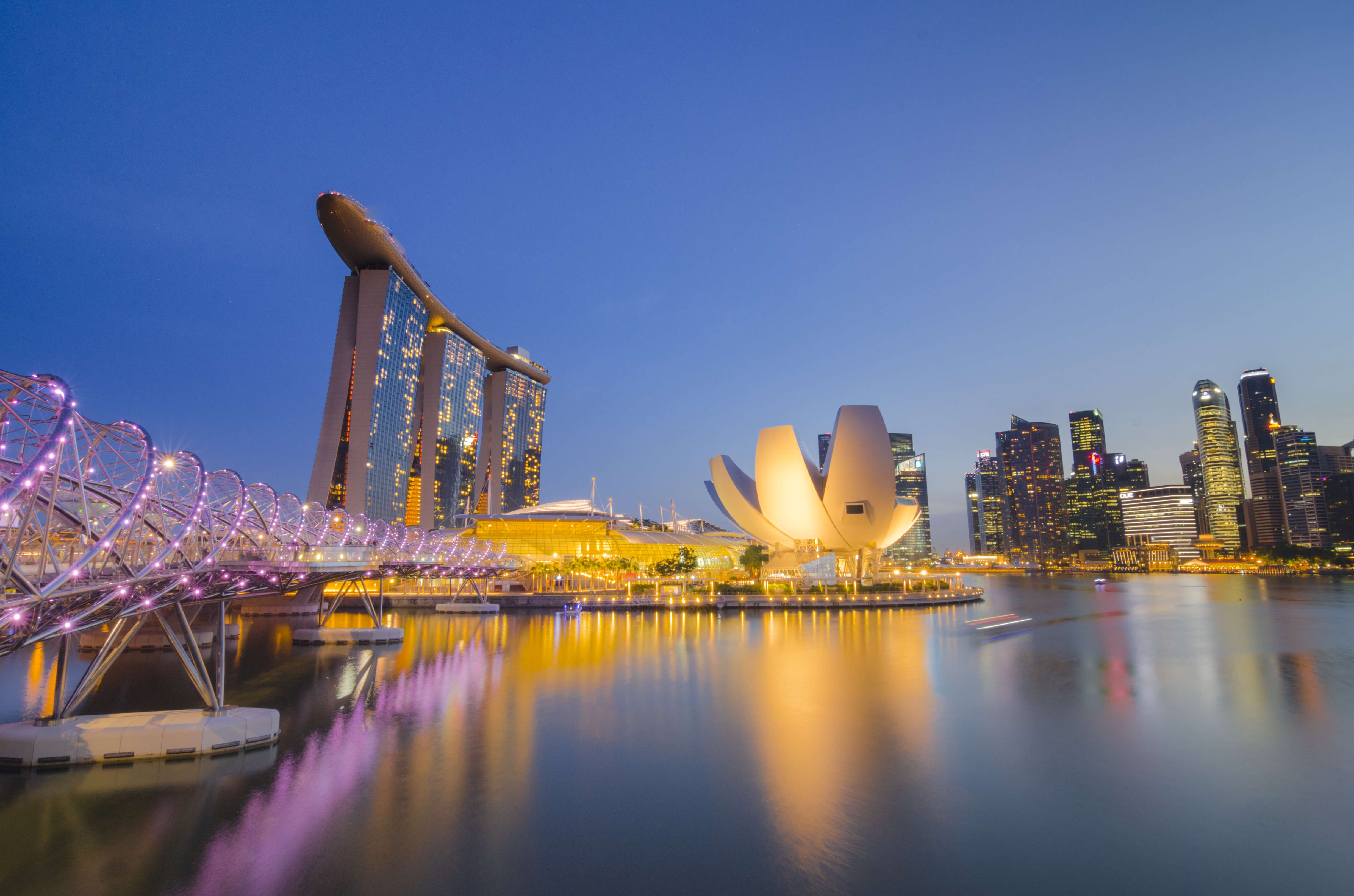 Take a FunVee Night Tour With Your Lover