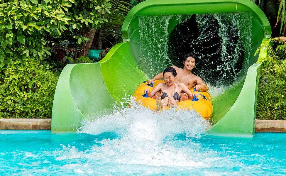 Have Some Fun With Your Partner at Adventure Cove Waterpark