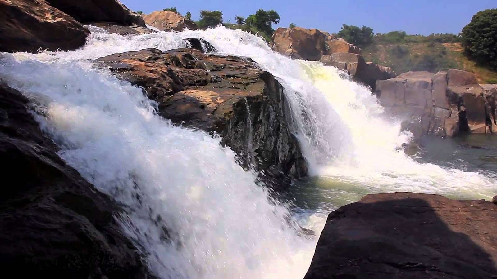 Chunchanakatte Falls, Mysore (205 km from Bangalore)