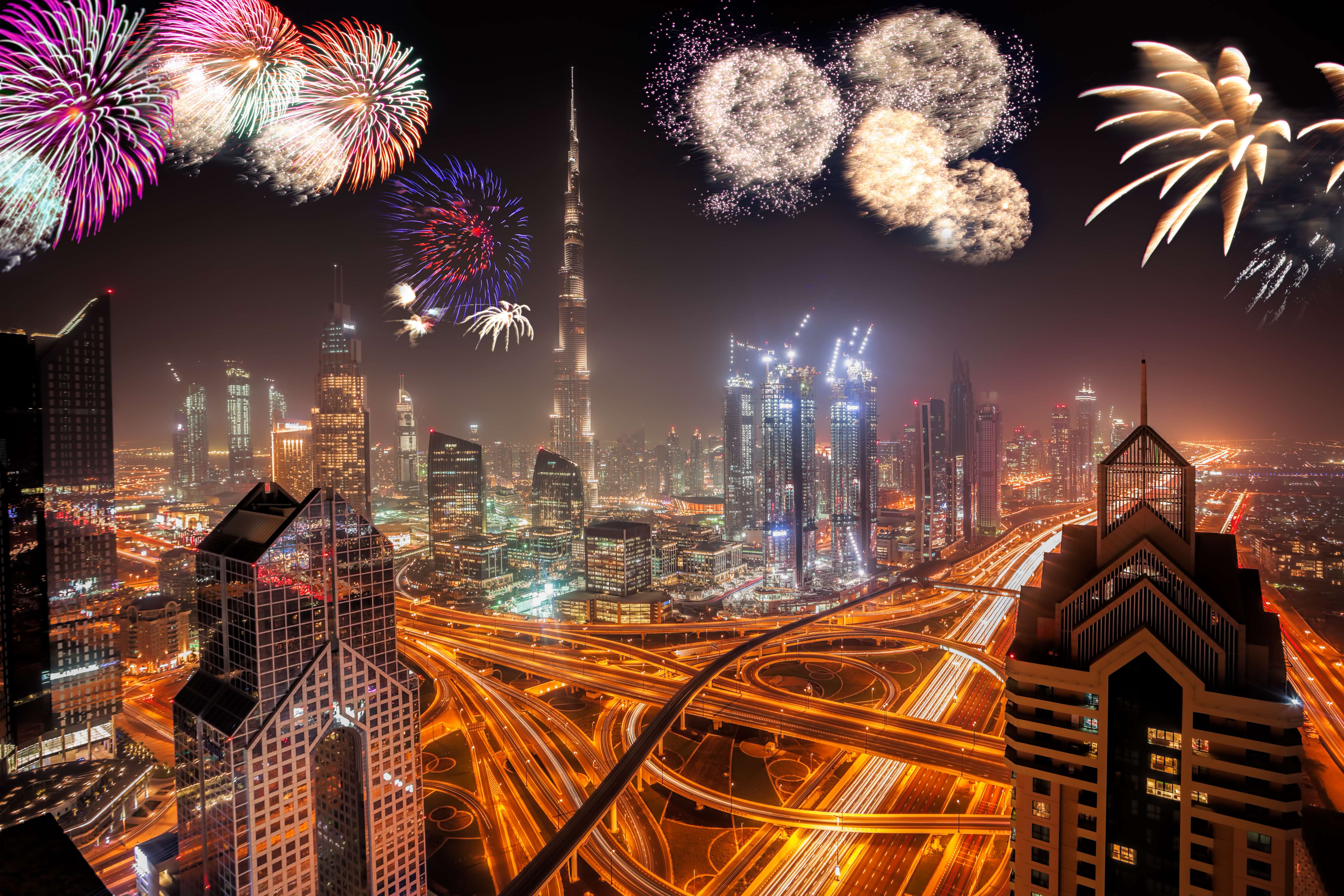 Watch the Amazing Fireworks in Dubai