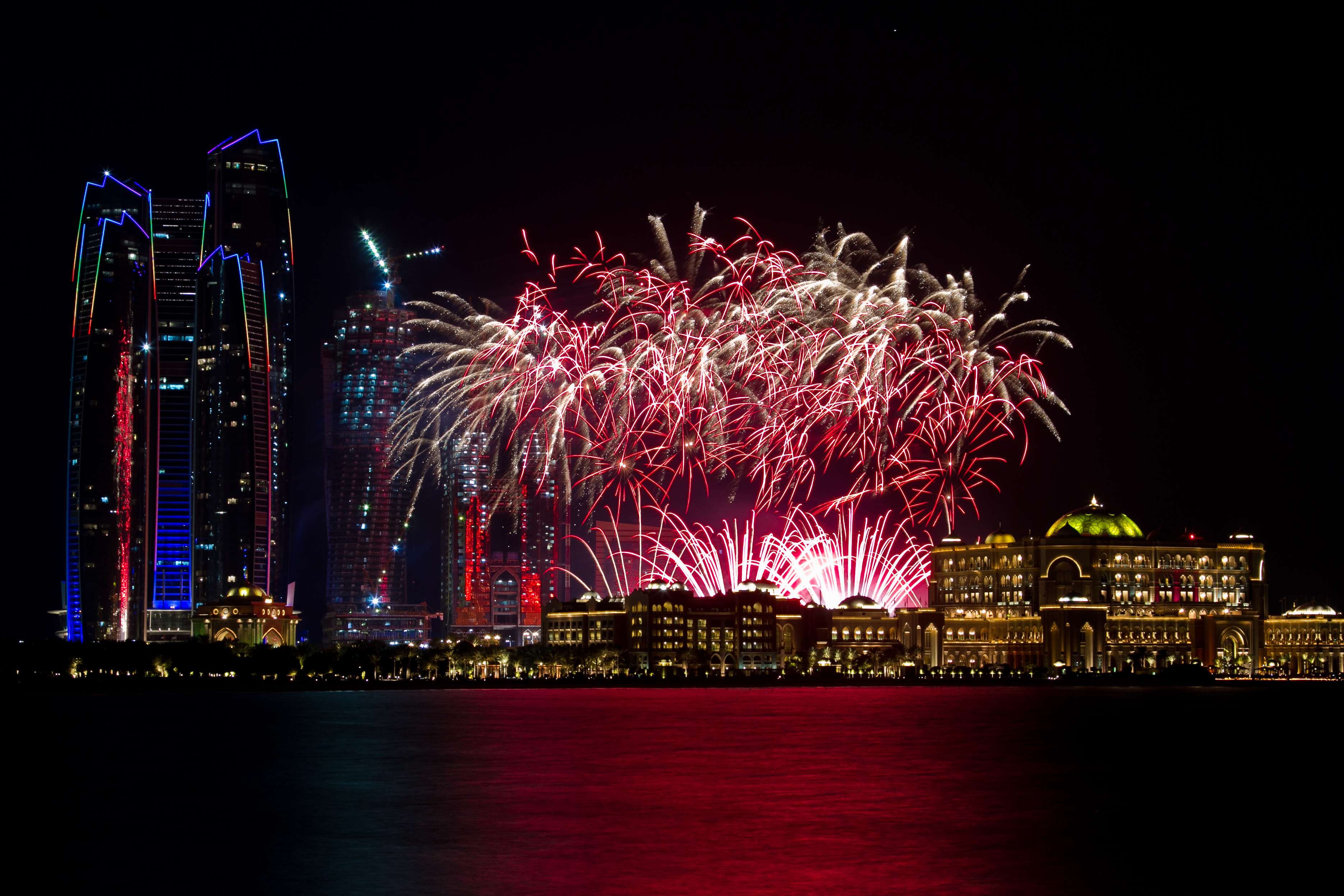 New Year in Abu Dhabi {{year}}- Fireworks, Events & Parties