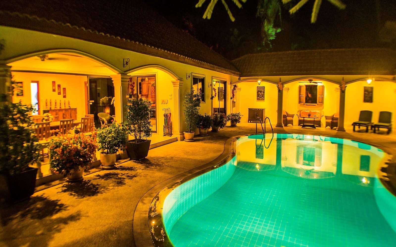 The Coconuts Luxurious Pool Villa