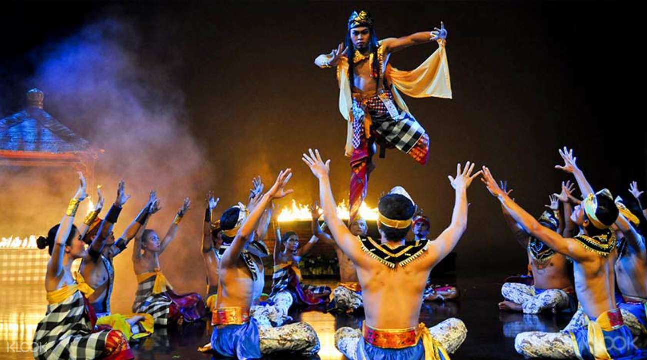  Enjoy a Spectacular Evening at Devdan Show