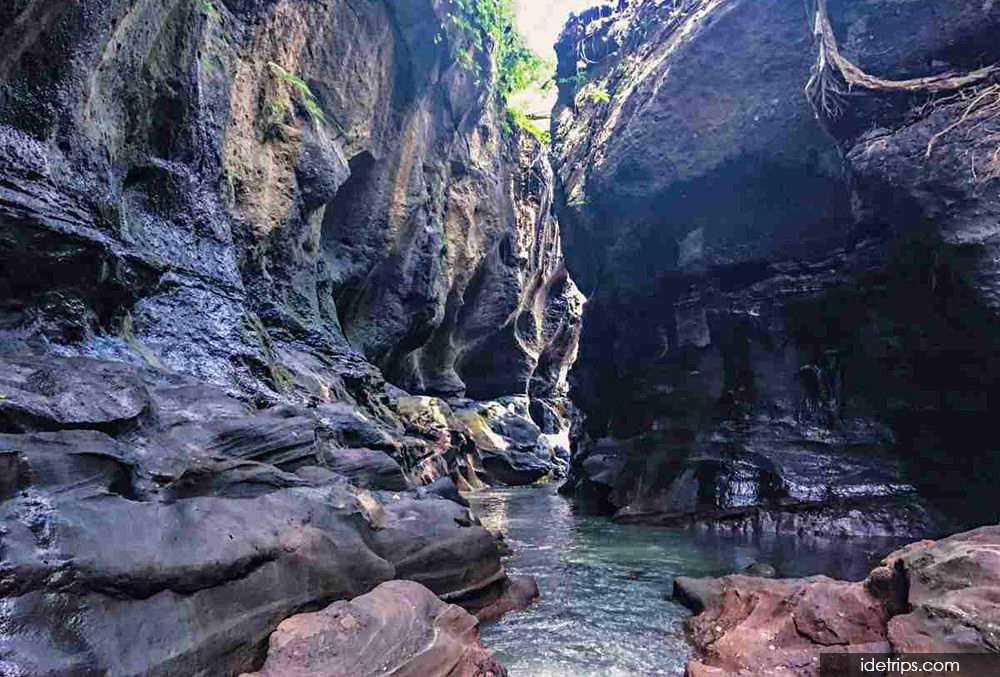 Explore Secret Canyon at Sukawati