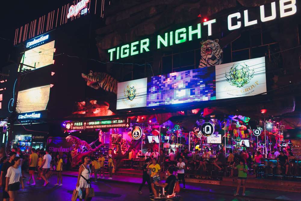Bar Hopping in Bangla Road