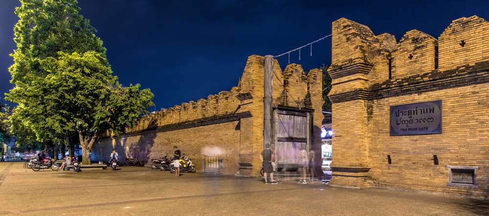 Admire the Tha Pae Gate