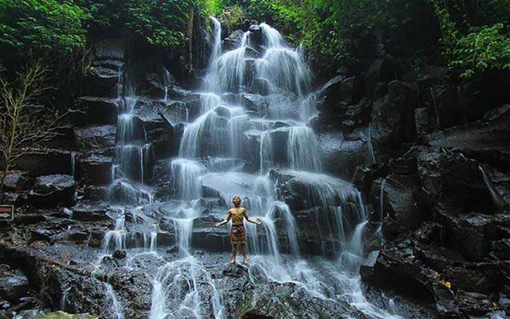 Kanto Lampo Waterfall