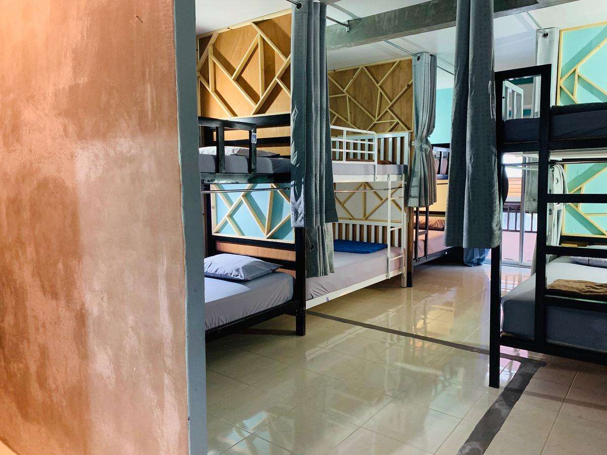 Ploy Dorm Room Hostel