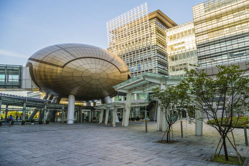 Try hands-on with experiments at the Hong Kong Science Museum
