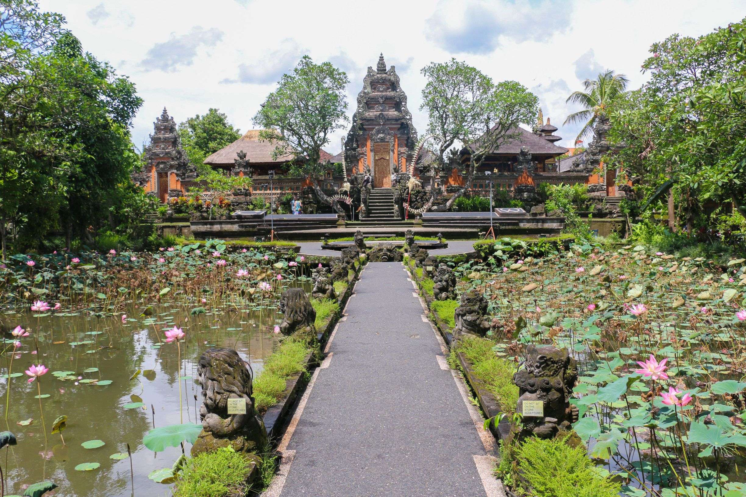 Pura Taman Saraswati