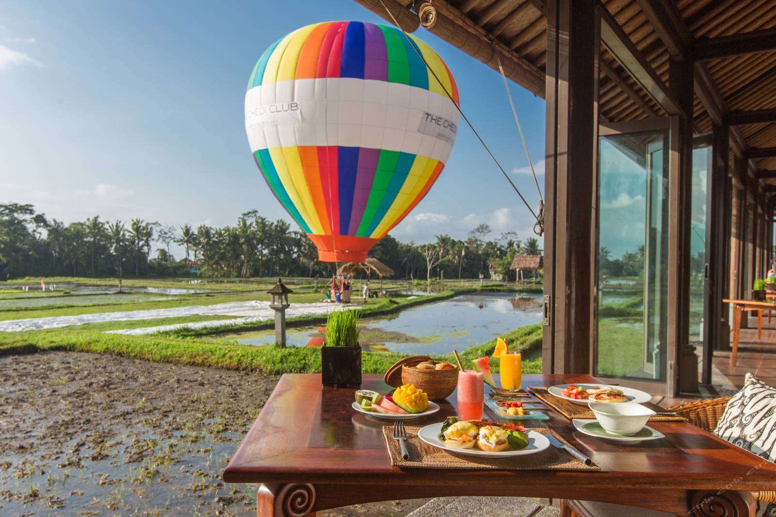 Hot air balloon ride at Chedi Club