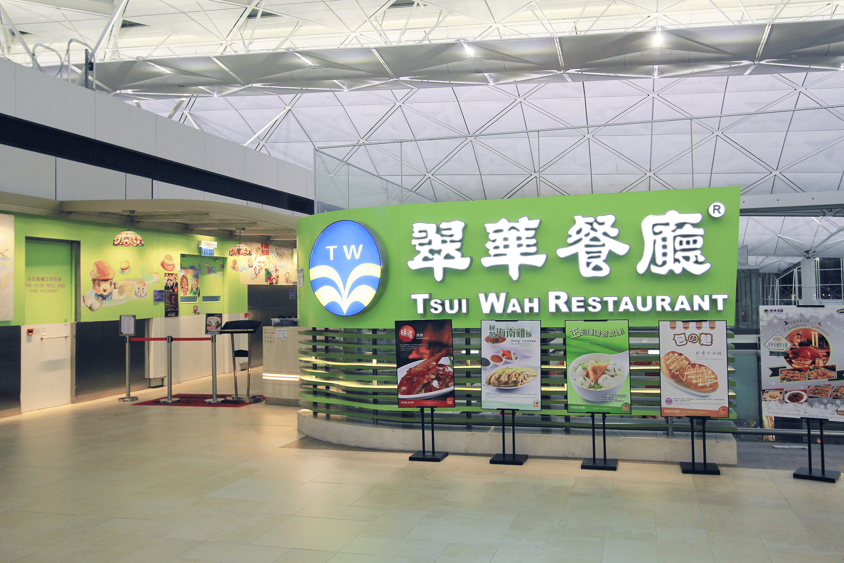 Enjoy Crispy Milk Tea at Tsui Wah Restaurant