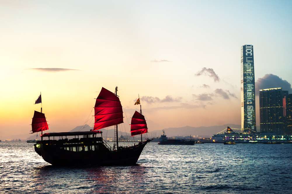 Spend an Evening at Victoria Harbour Cruise